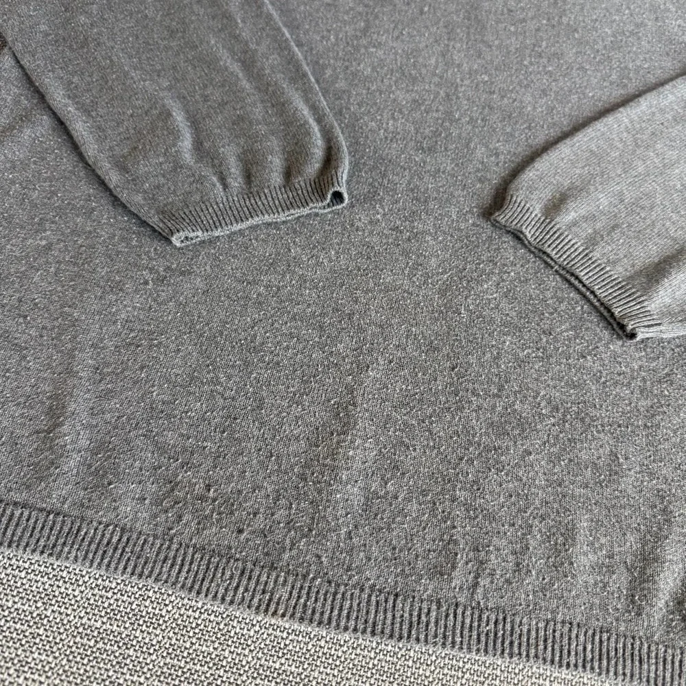 Gray Pull & Bear Sweater Mens Size XL.